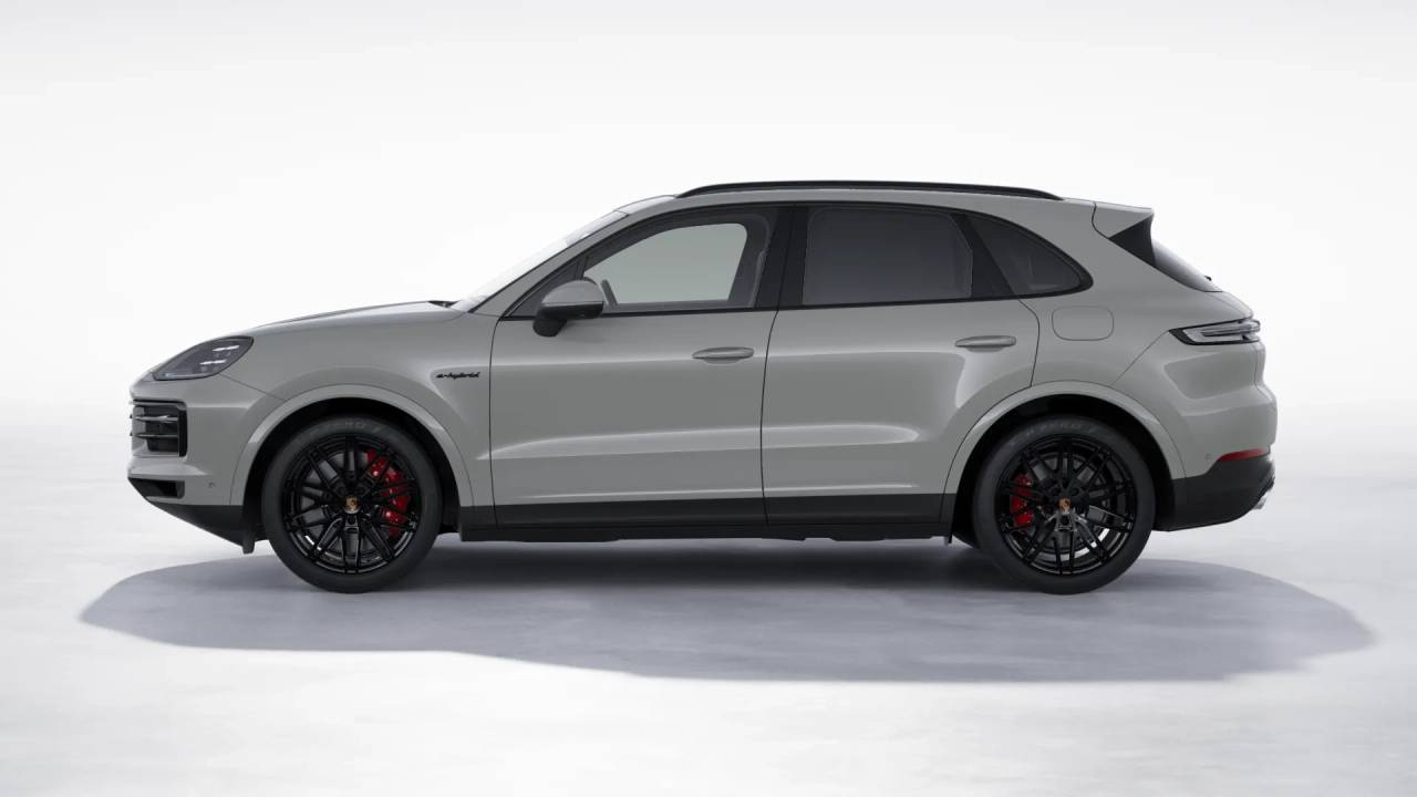 2026 Porsche Cayenne S E-Hybrid photo 2