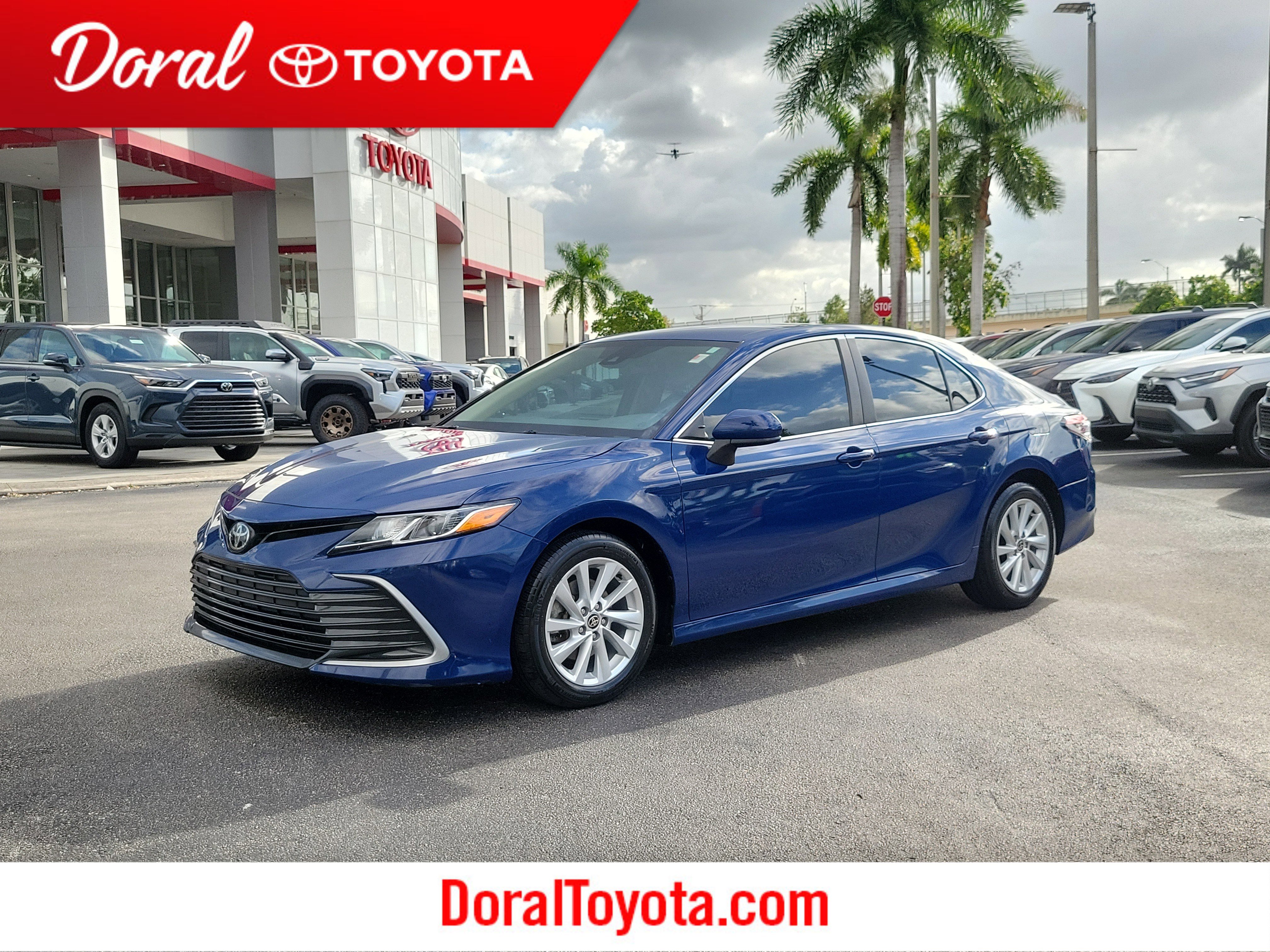 2023 Toyota Camry LE's photo