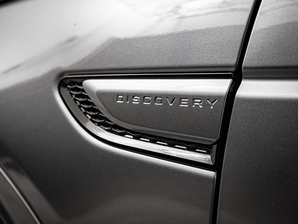 2025 Land Rover Discovery Sport S photo 9