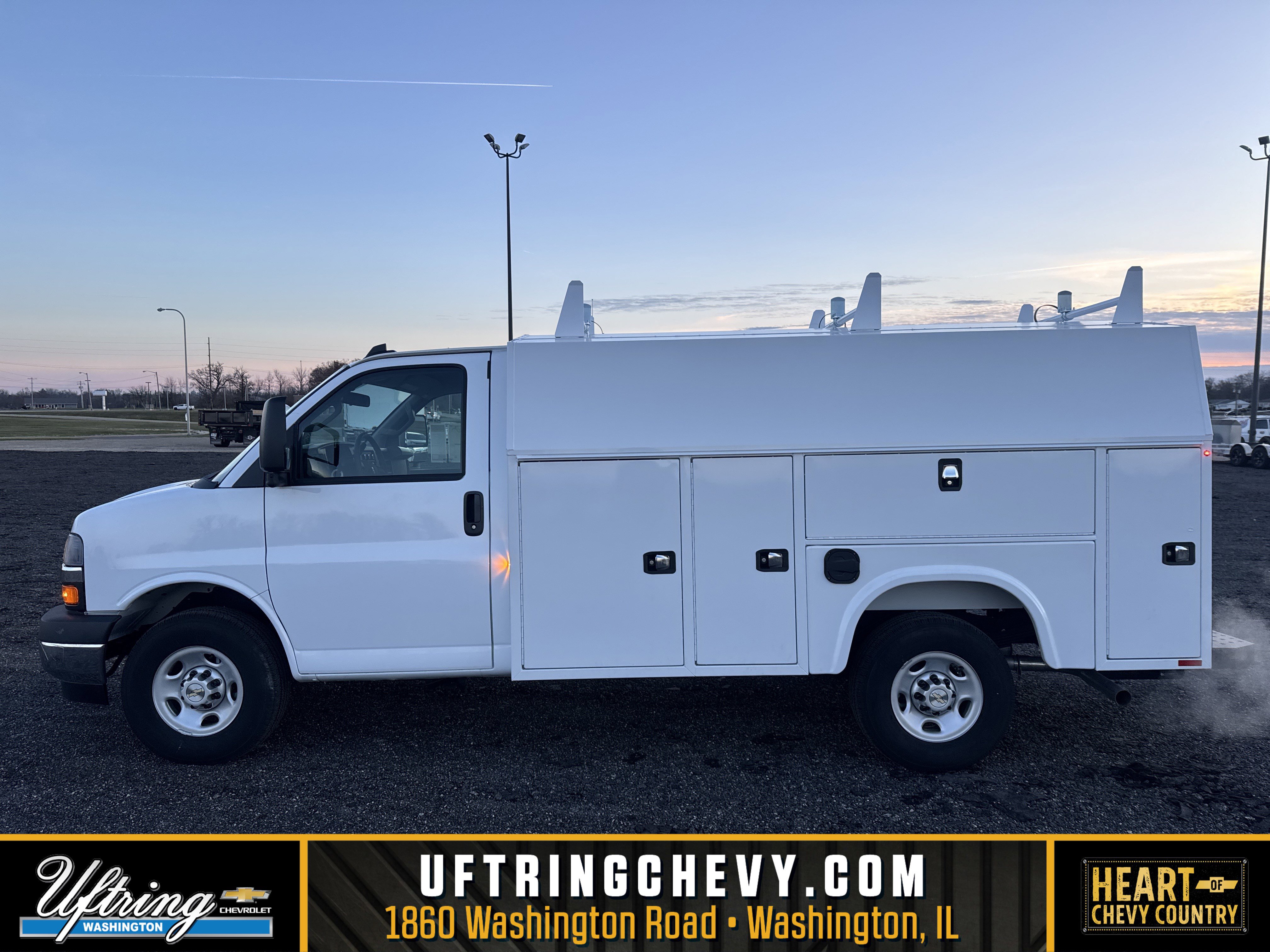 2025 Chevrolet Express Cutaway Base's photo