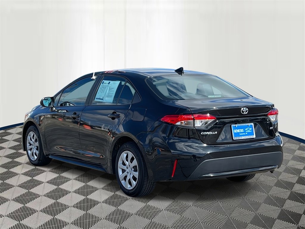 2022 Toyota Corolla LE photo 2