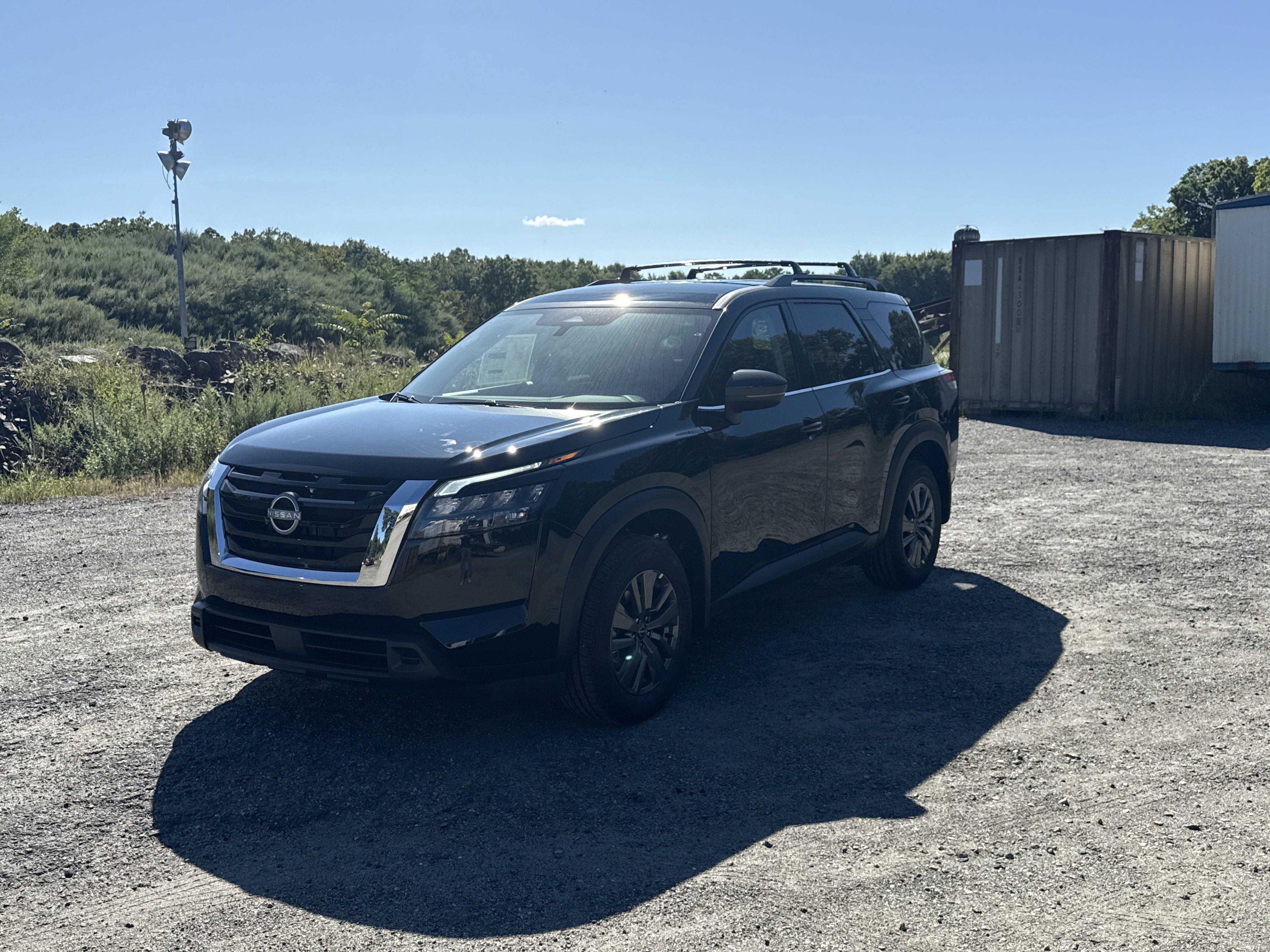 2025 Nissan Pathfinder SV's photo