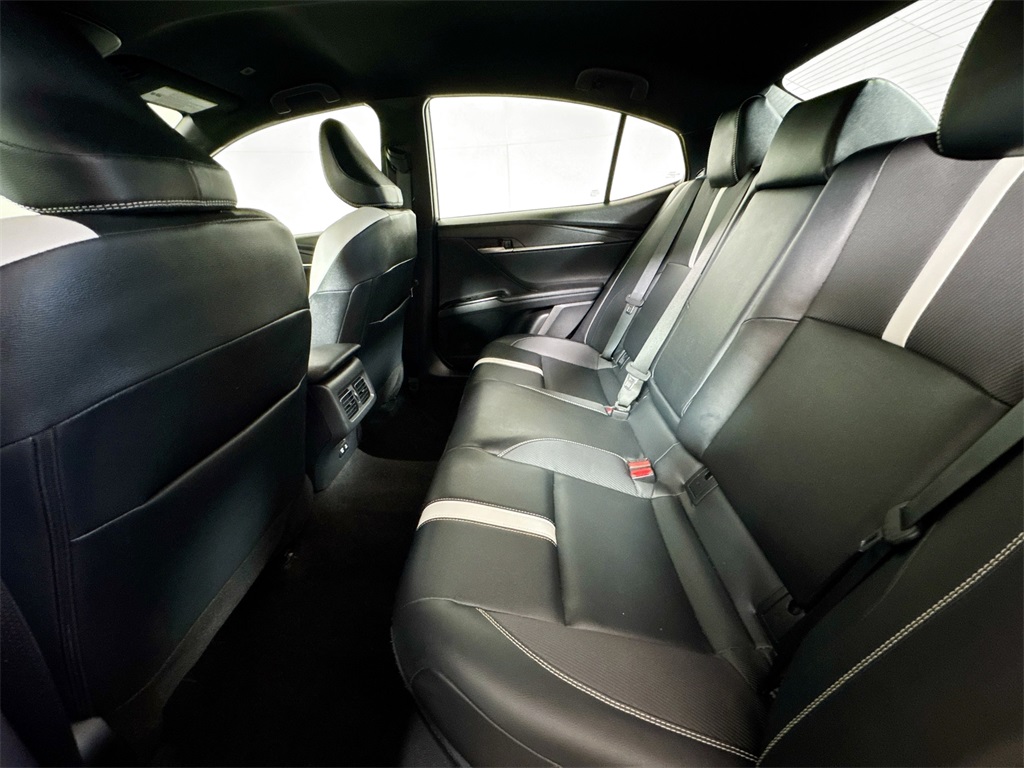2025 Toyota Camry SE photo 13