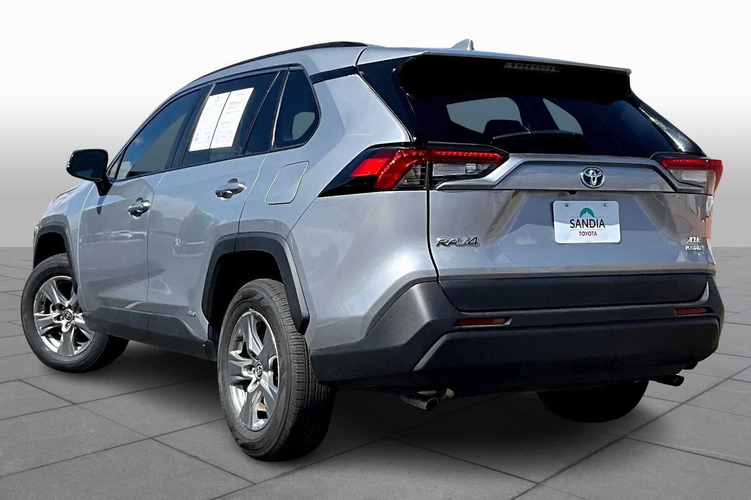 2024 Toyota RAV4 Hybrid XLE photo 11