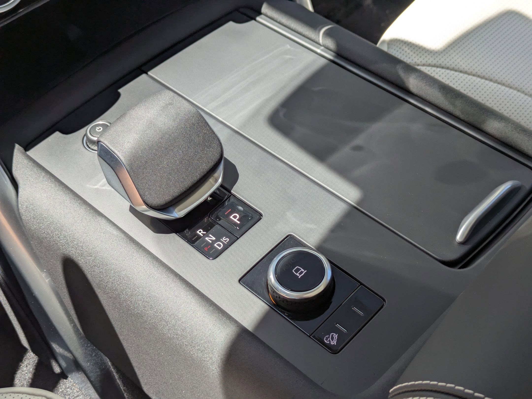 2025 Land Rover Discovery Metropolitan Edition photo 12