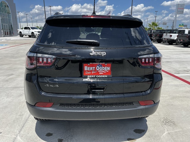 2025 Jeep Compass Latitude photo 3
