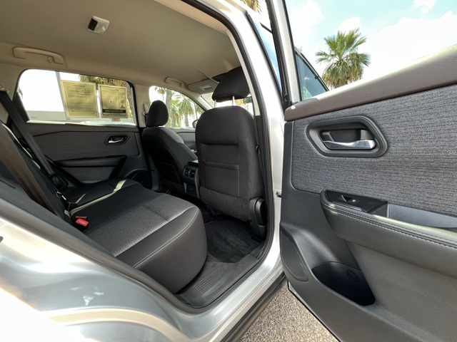2021 Nissan Rogue SV photo 22