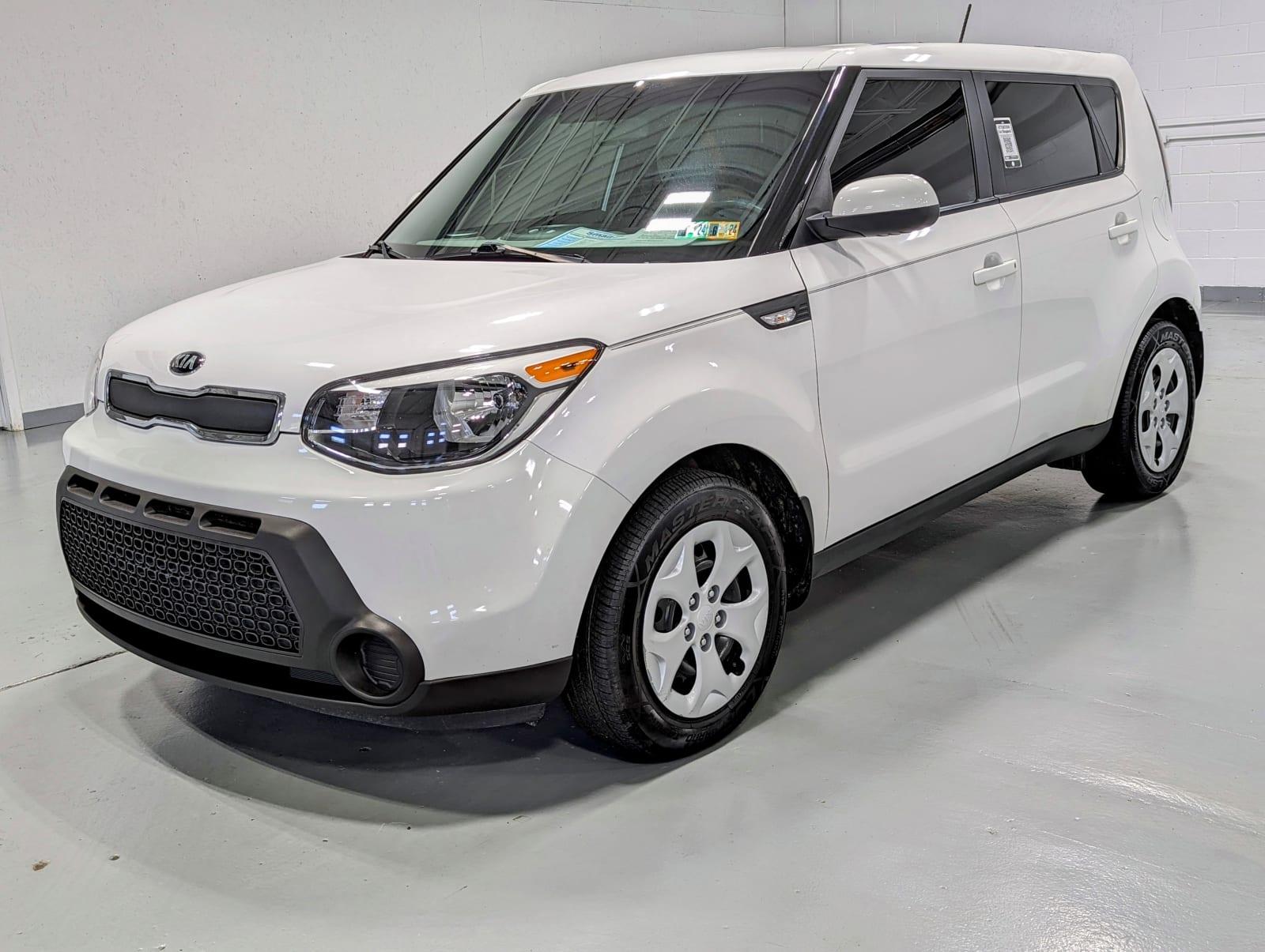 PreOwned 2014 Kia Soul Base in Clear White Greensburg, PA K82048FX