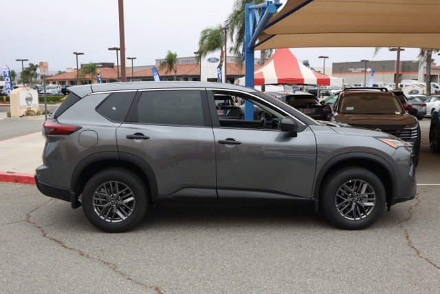 2026 Nissan Rogue S photo 3