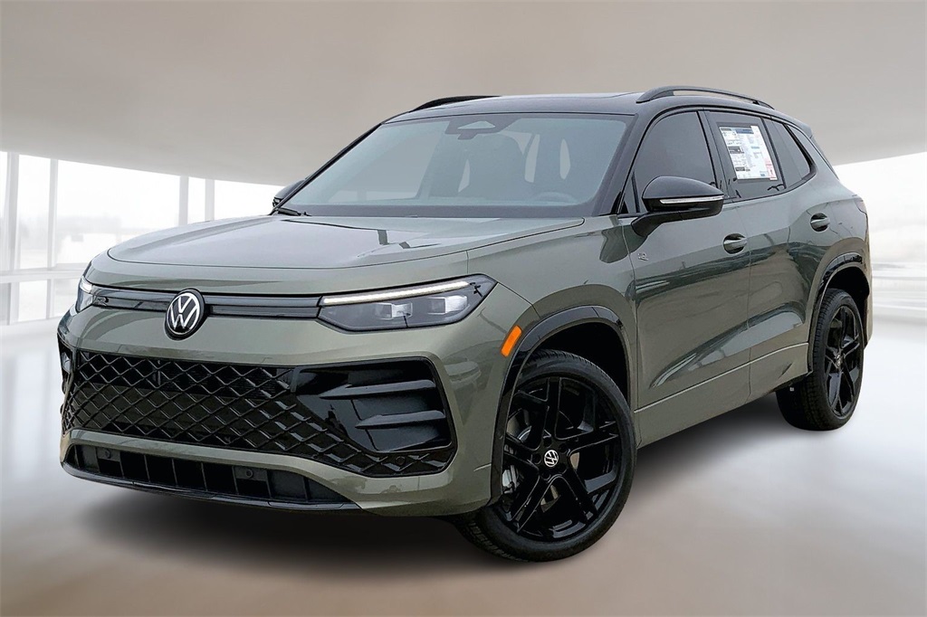 2026 Volkswagen Tiguan SE R-LINE BLACK's photo