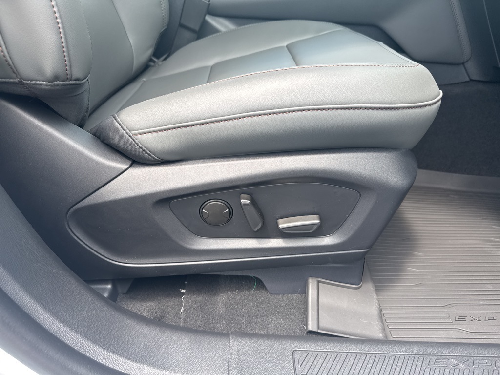 2025 Ford Explorer photo 11
