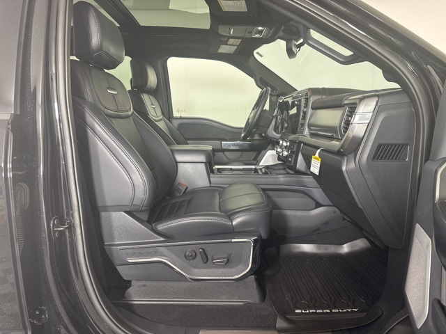 2025 Ford F-350 Platinum photo 4