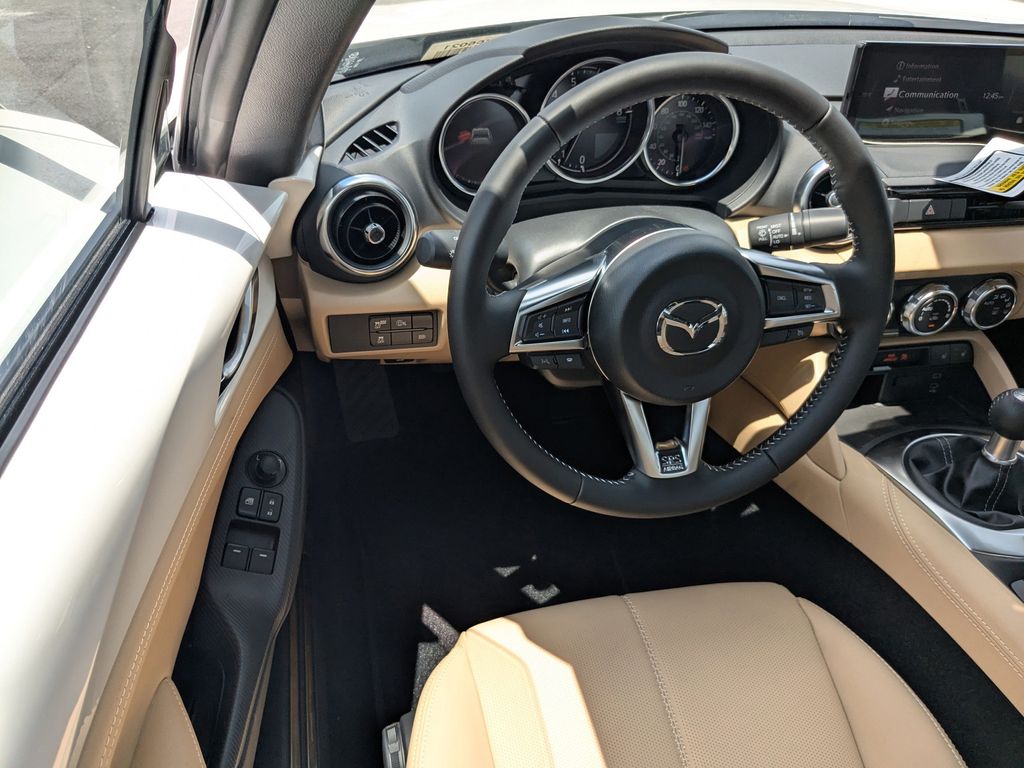 2025 Mazda MX-5 Miata Miata RF Grand Touring photo 14