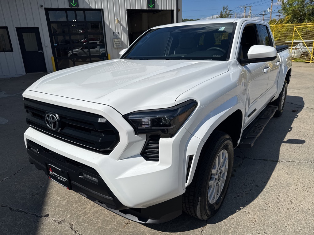 2024 Toyota Tacoma SR5 photo 3