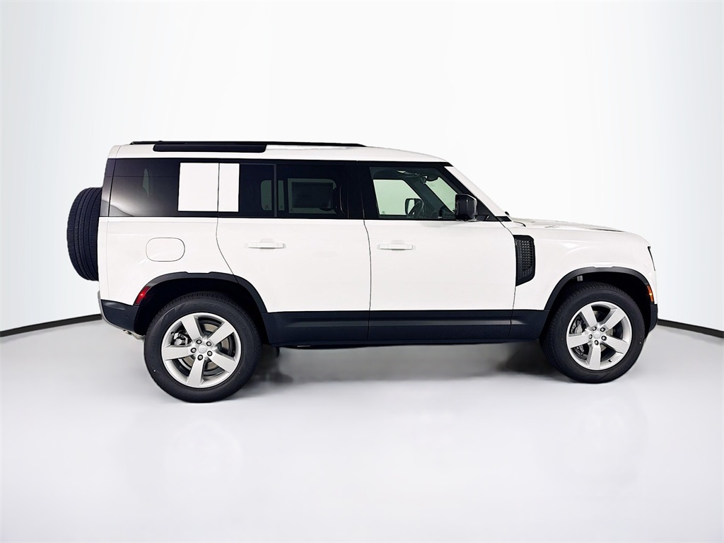 2025 Land Rover Defender 110 S photo 4