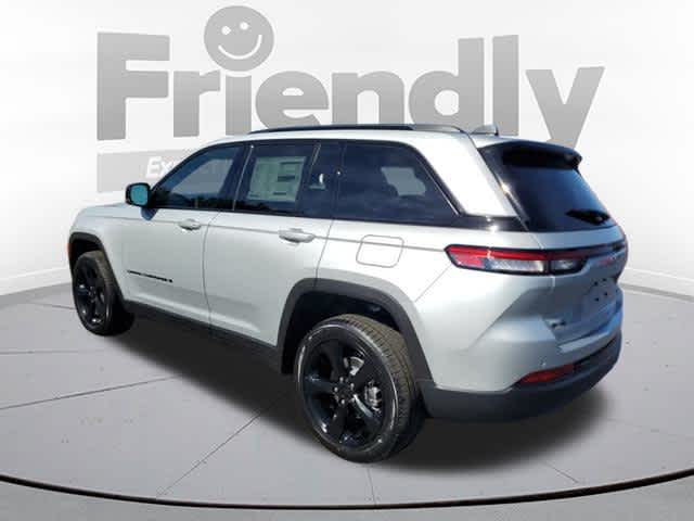 2025 Jeep Grand Cherokee Limited photo 3