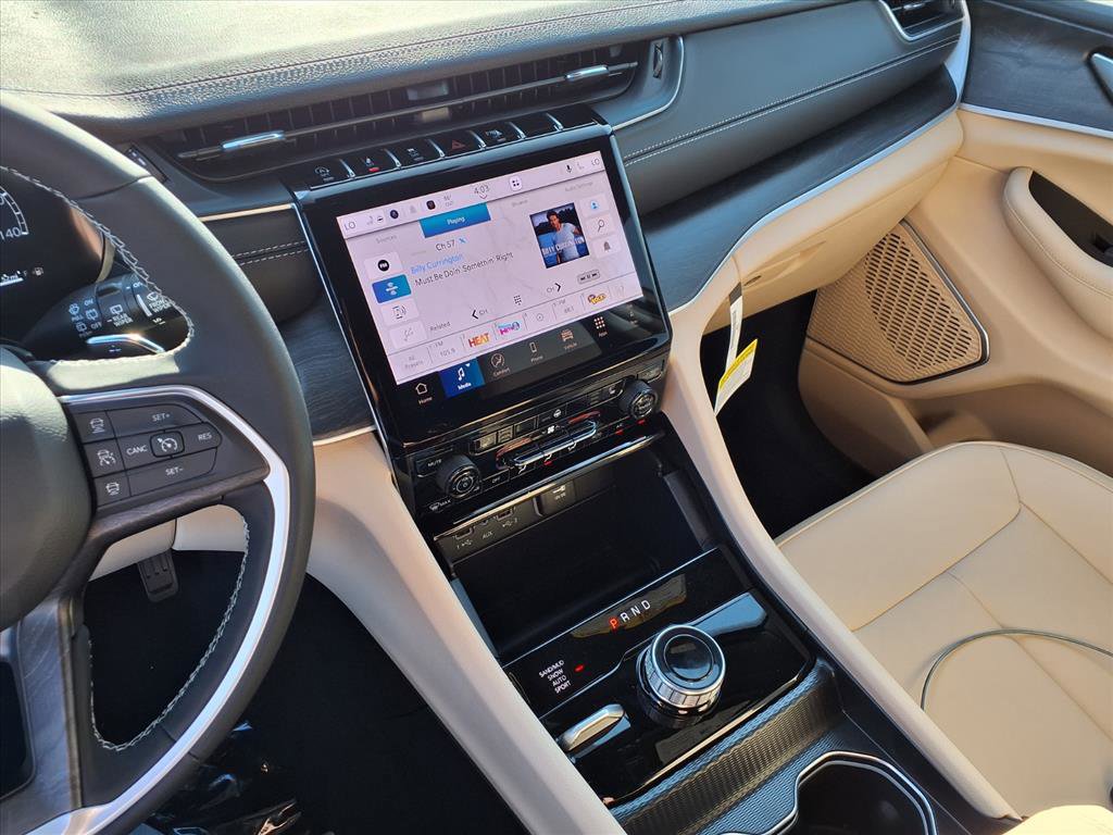 2025 Jeep Grand Cherokee Limited photo 4