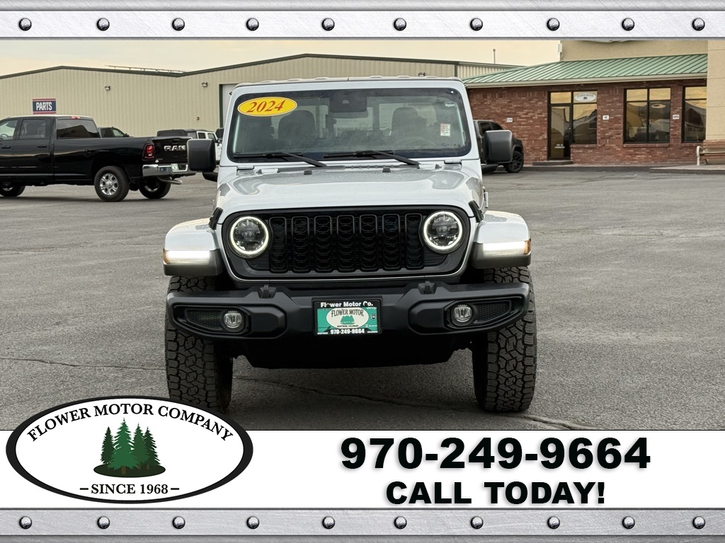 2024 Jeep Gladiator Willys photo 2