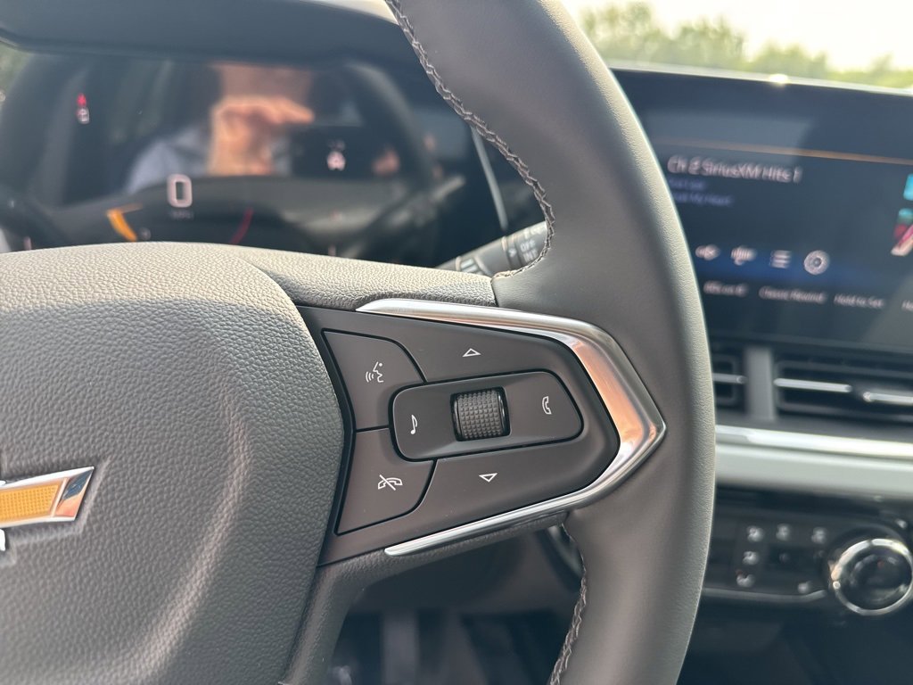 2025 Chevrolet Trax LT photo 34