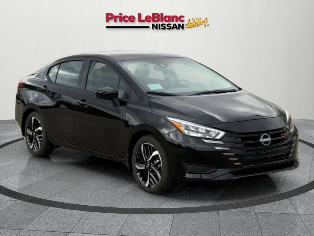 2025 Nissan Versa SR's photo