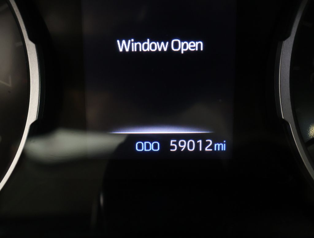 2022 Toyota RAV4 LE photo 8