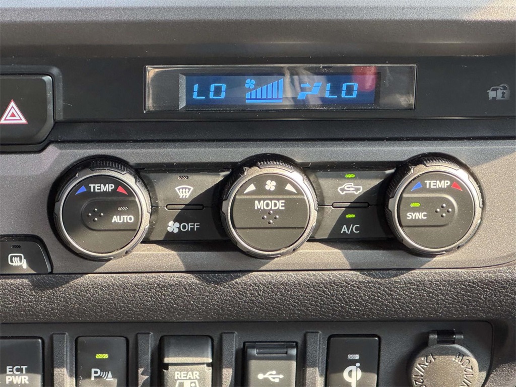 2023 Toyota Tacoma TRD Off-Road photo 19