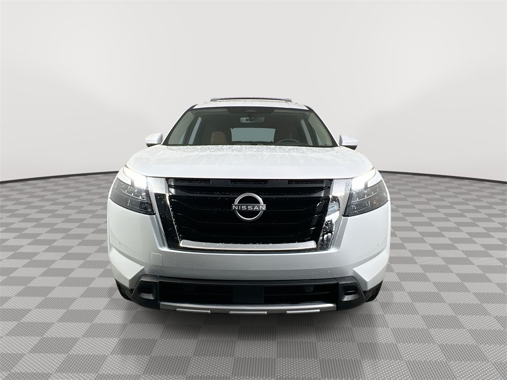 2025 Nissan Pathfinder Platinum photo 3