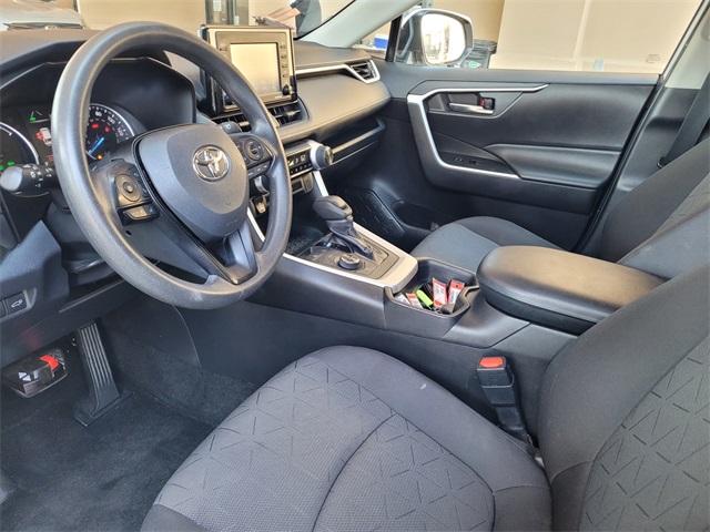 2020 Toyota RAV4 Hybrid XLE photo 11