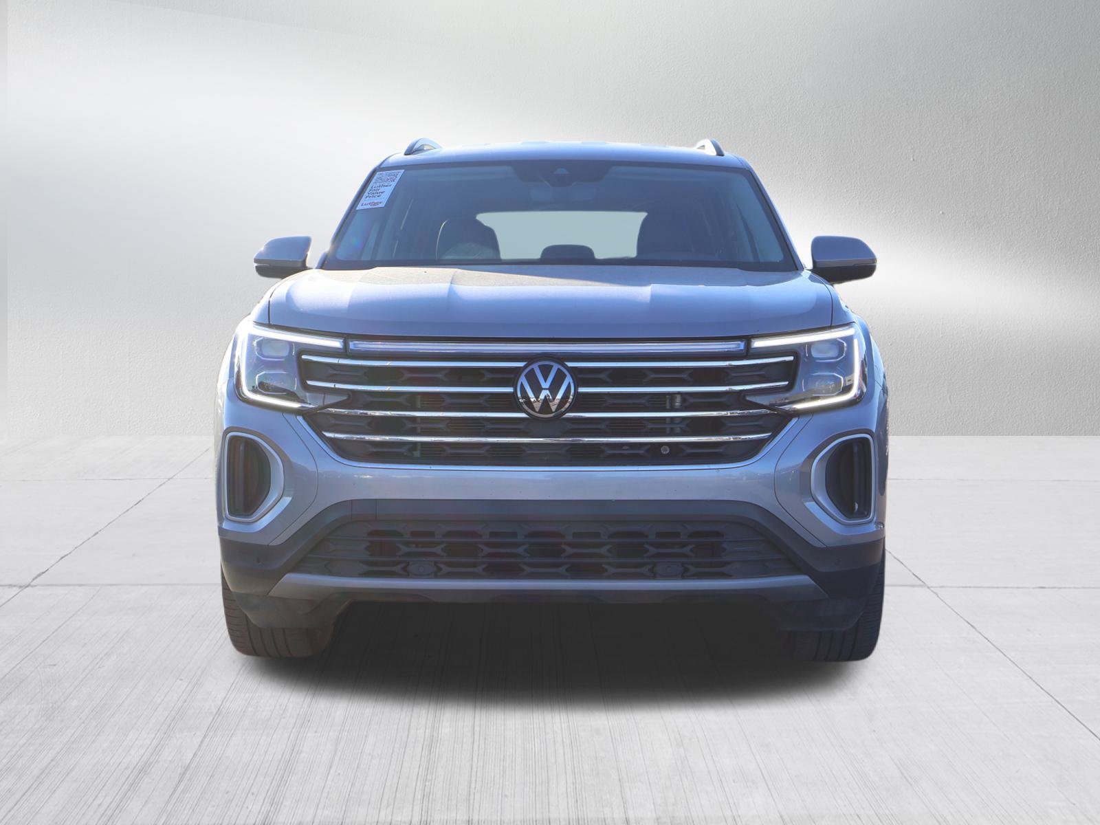 Used 2024 Volkswagen Atlas SE w/Tech with VIN 1V2WR2CA2RC537589 for sale in Kansas City