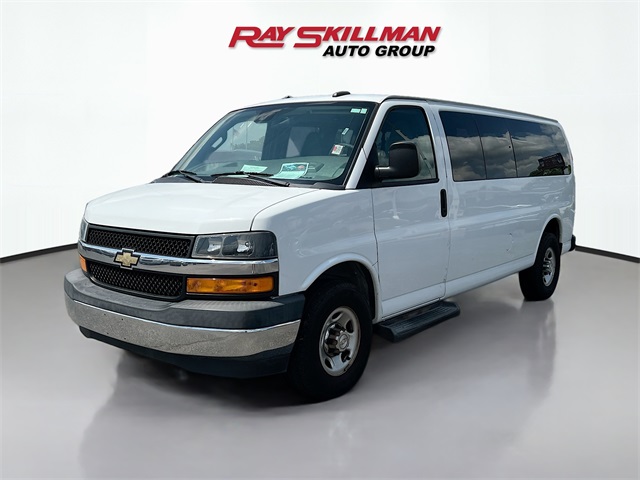 2020 Chevrolet Express 3500 LT Passenger photo 3