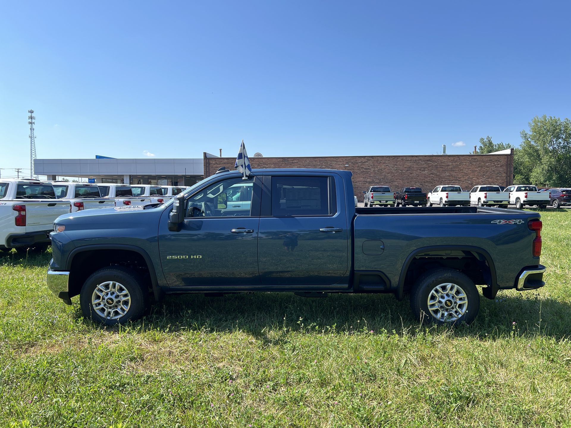 2025 Chevrolet Silverado 2500HD LT photo 2