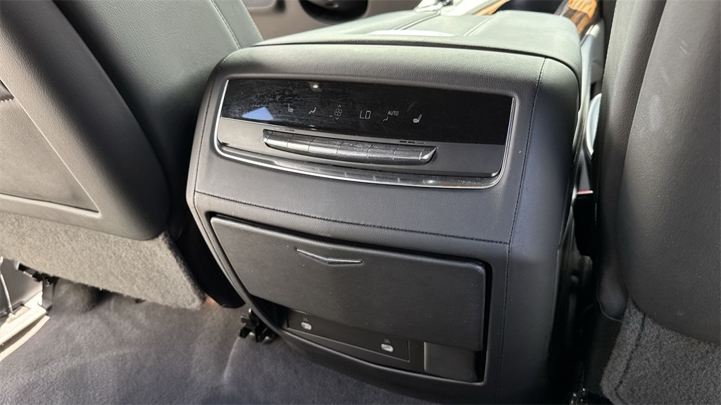 2023 Cadillac Escalade Premium Luxury photo 36