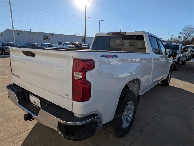 2025 Chevrolet Silverado 1500 LT photo 3
