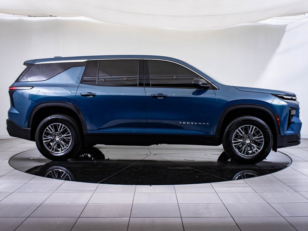 2024 Chevrolet Traverse LS photo 10