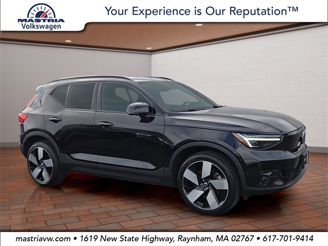2023 Volvo XC40 Ultimate's photo