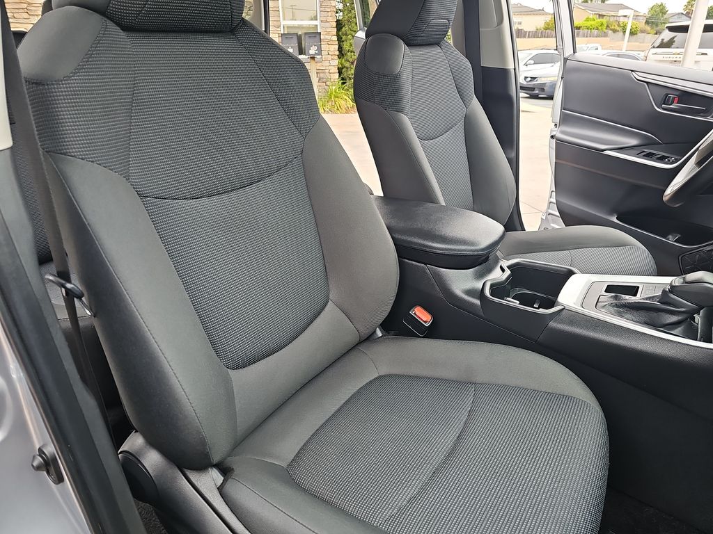 2024 Toyota RAV4 LE photo 7