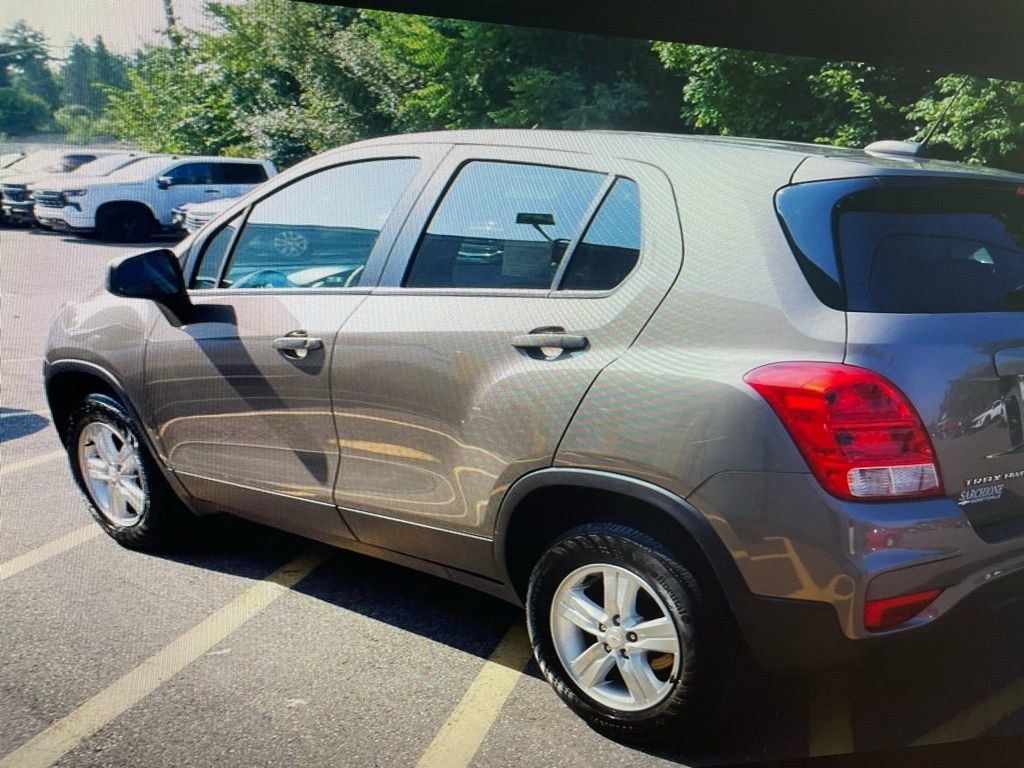 2022 Chevrolet Trax LS photo 4