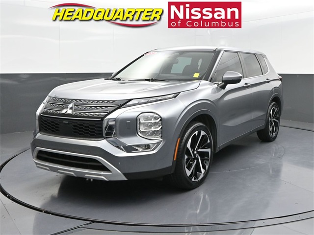 2023 Mitsubishi Outlander SE's photo