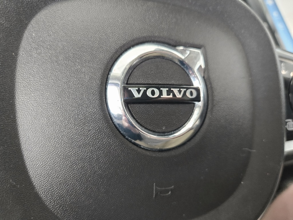 2016 Volvo XC90 T5 Momentum photo 29