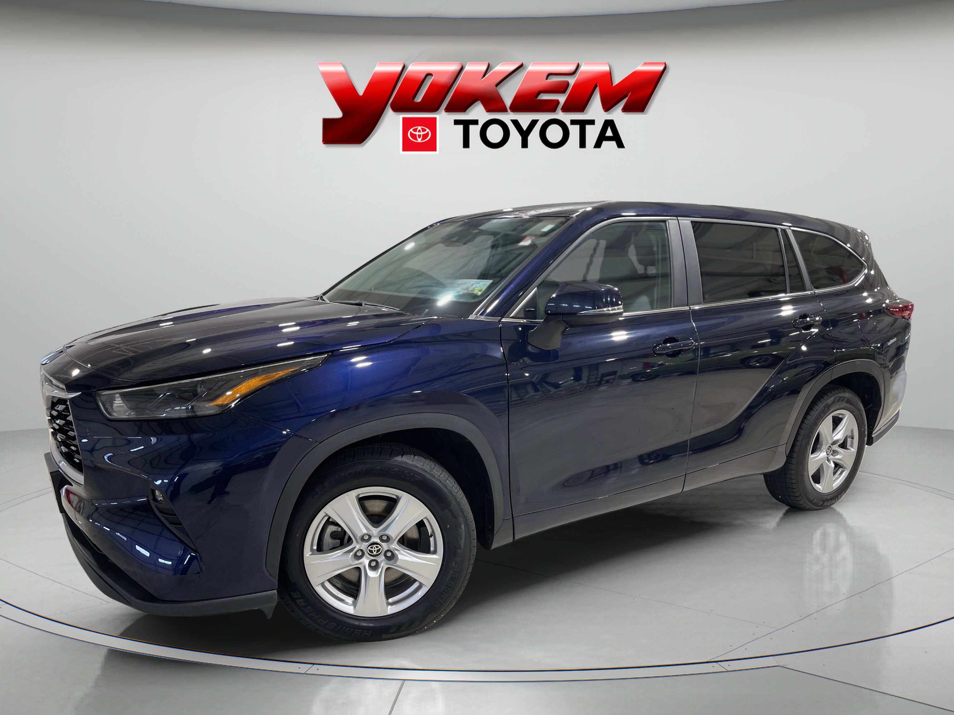 2023 Toyota Highlander LE's photo