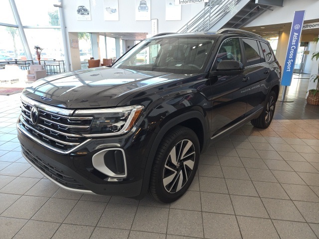 2024 Volkswagen Atlas SEL photo 4
