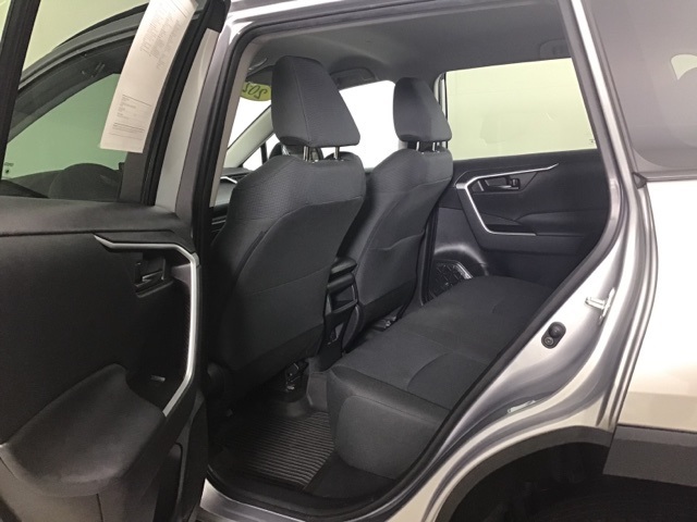 2021 Toyota RAV4 LE photo 20