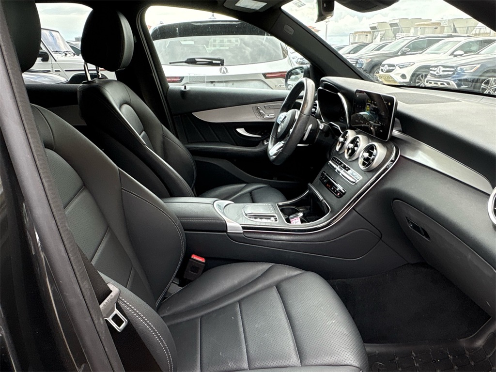 2022 Mercedes Benz GLC 300 photo 6