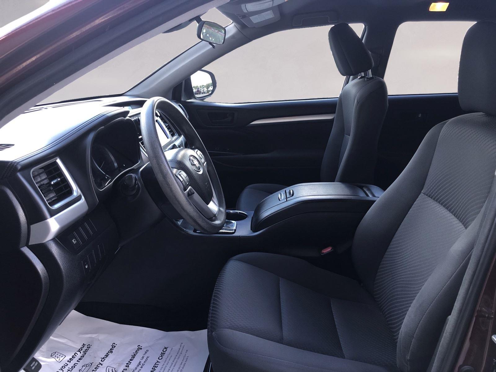 2018 Toyota Highlander LE photo 7