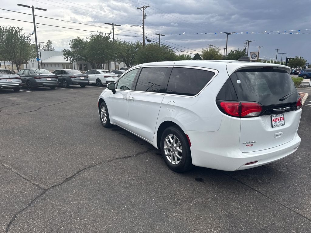 2023 Chrysler Voyager LX photo 19