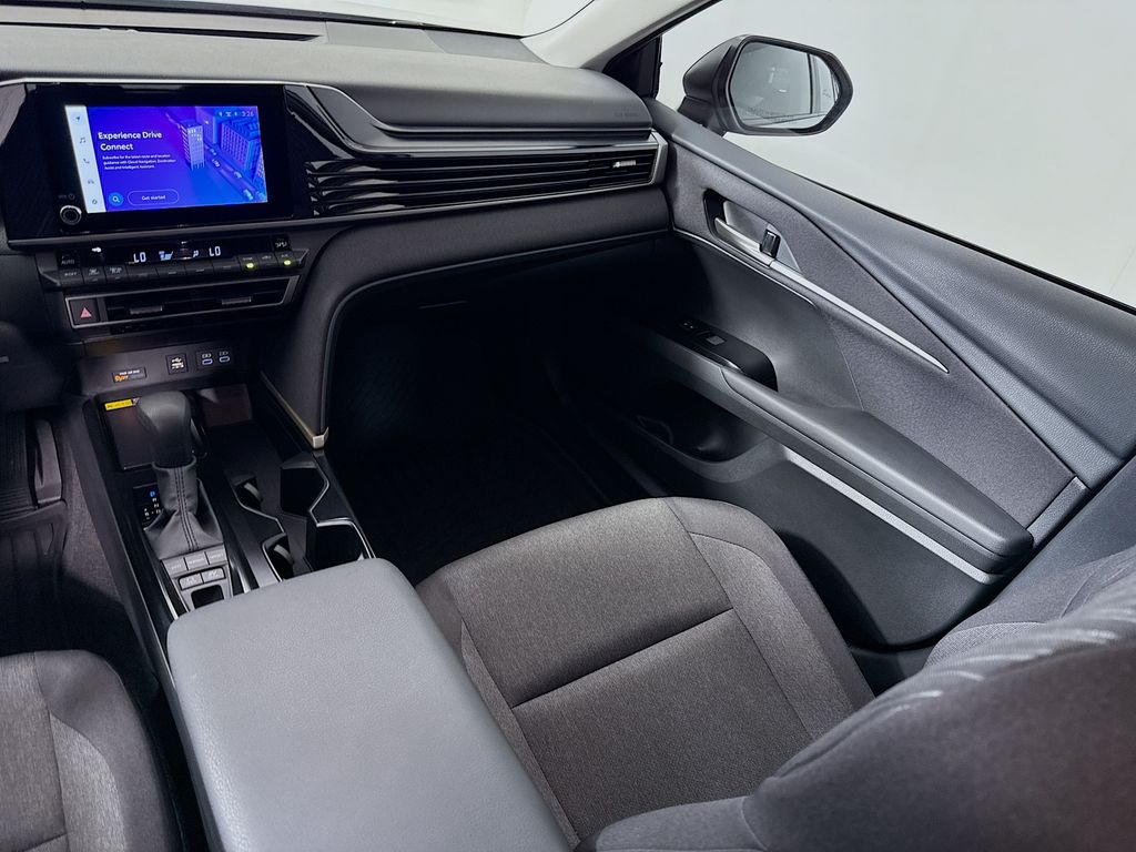 2025 Toyota Camry Hybrid LE photo 22