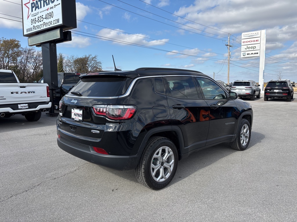 2026 Jeep Compass Latitude photo 3