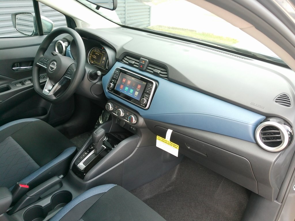 2025 Nissan Versa SV photo 13