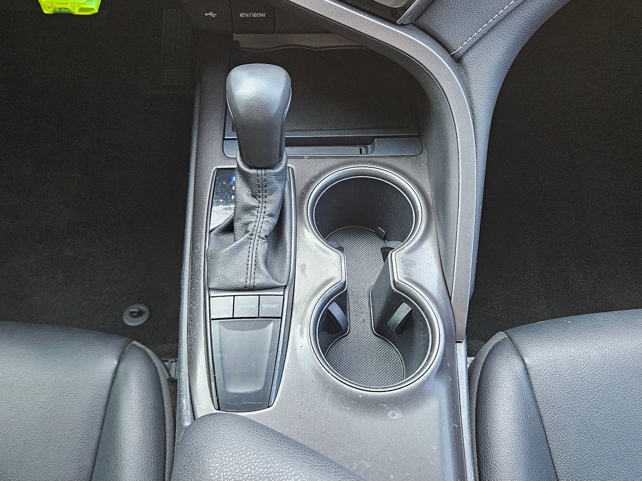 2023 Toyota Camry SE photo 9
