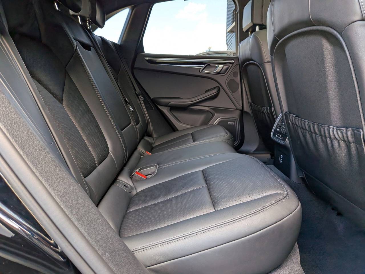 2025 Porsche Macan Base photo 23